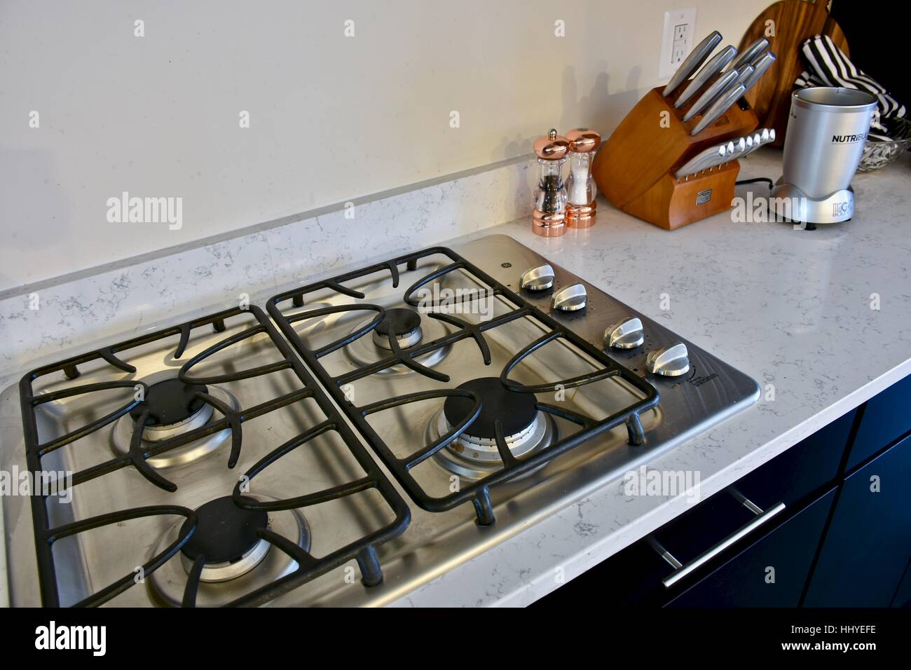 https://c8.alamy.com/comp/HHYEFE/white-marble-kitchen-counter-top-with-a-stove-in-a-modern-home-HHYEFE.jpg