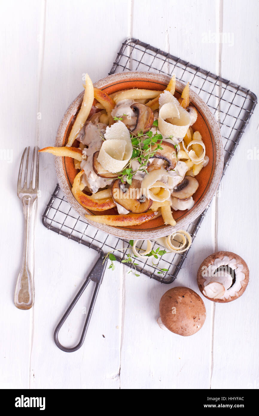 Plain pasta brown sauce hi-res stock photography and images - Alamy