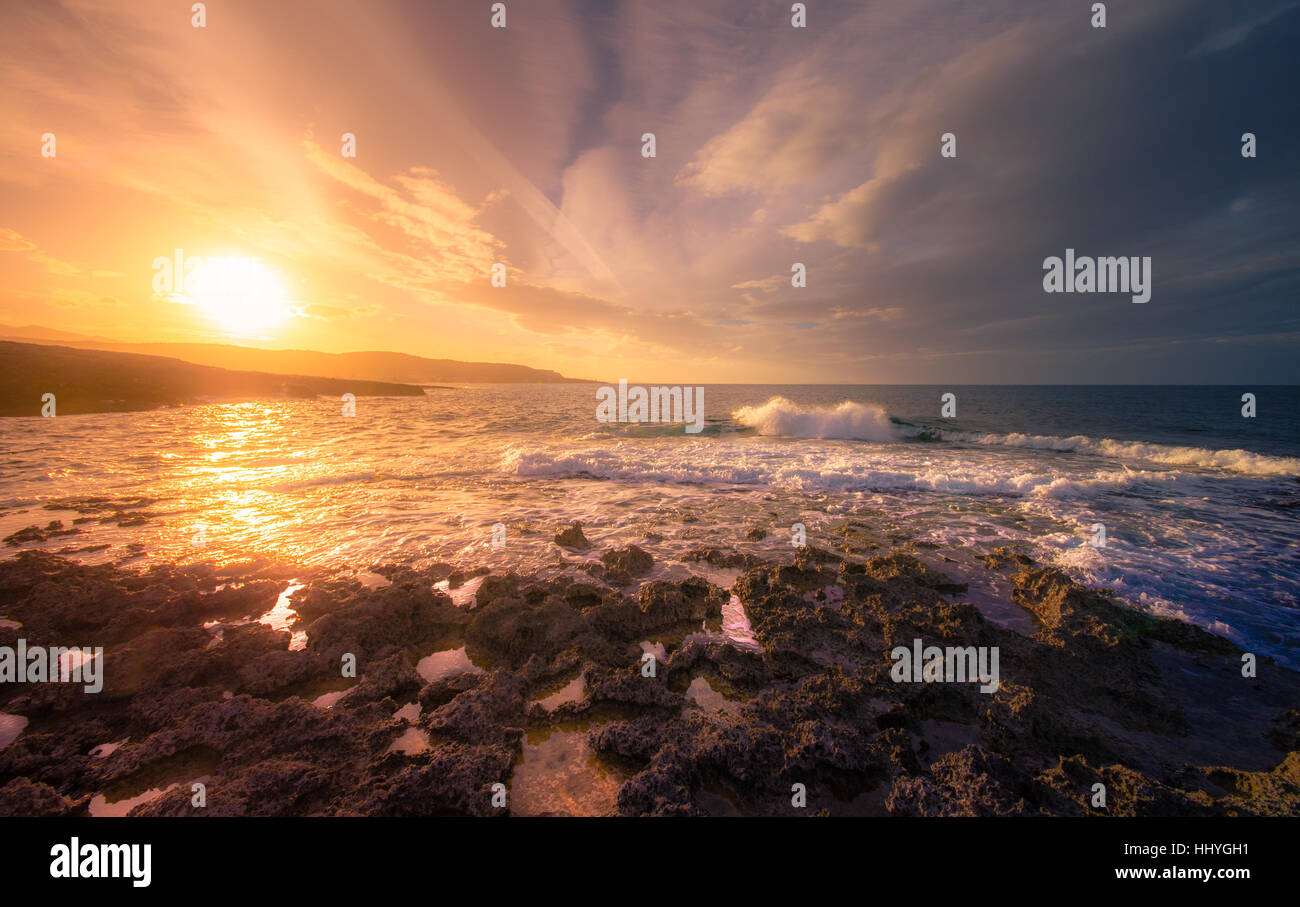 Sea waves sunset background hi-res stock photography and images - Alamy