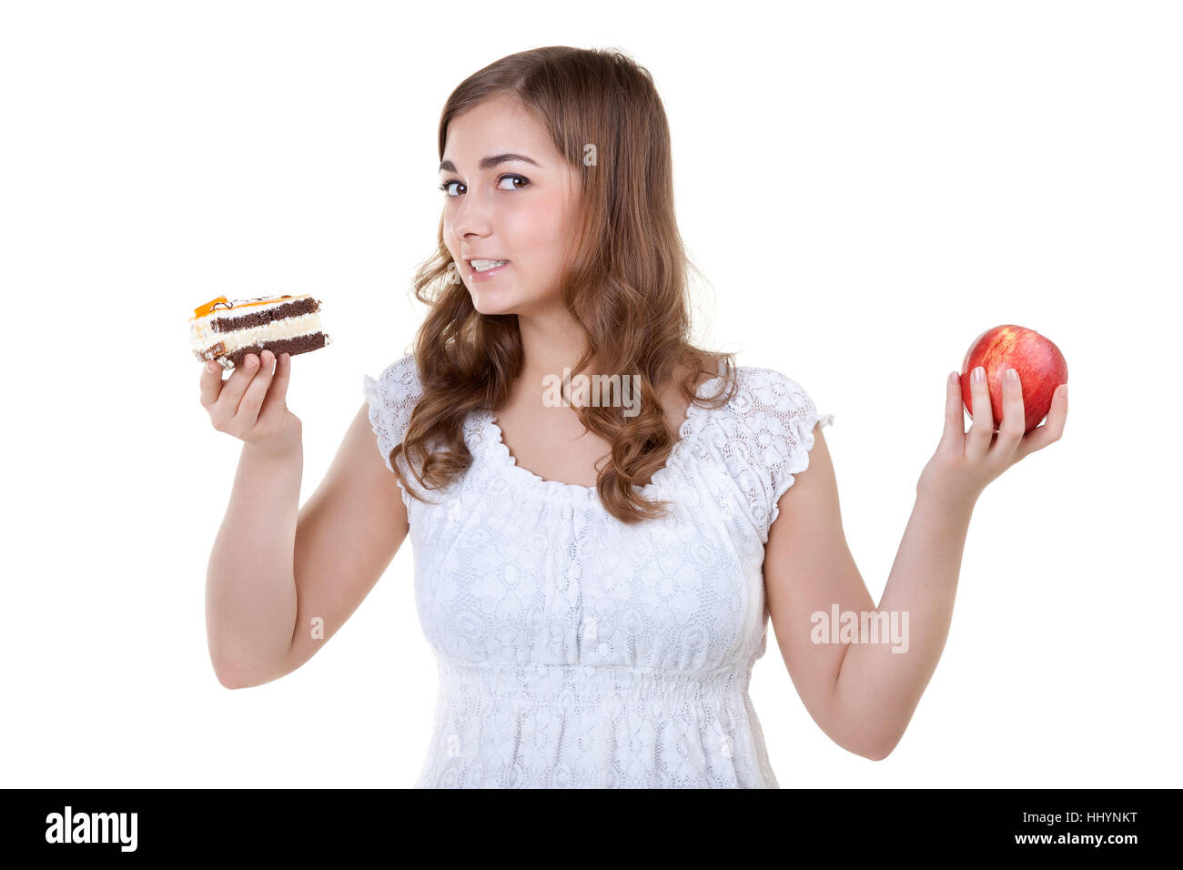 Держите в руках сладкое. Девушка держит торт. Девушка держит торт в руках. Девочка держит в руках пирожное. Красивая девушка с яблоком Сток.