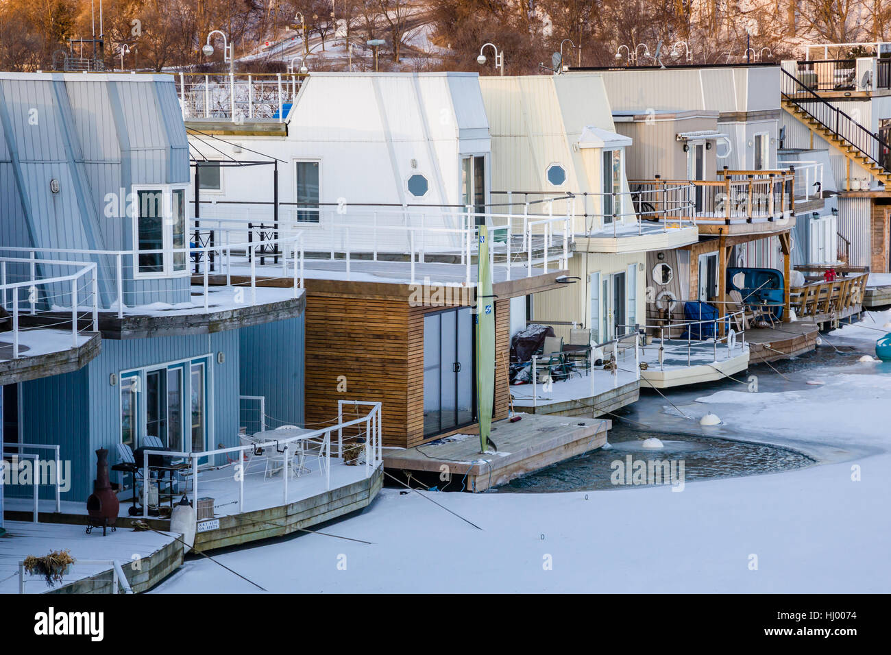 Floating homes at Bluffers Park, Toronto, ON Stock Photo Alamy