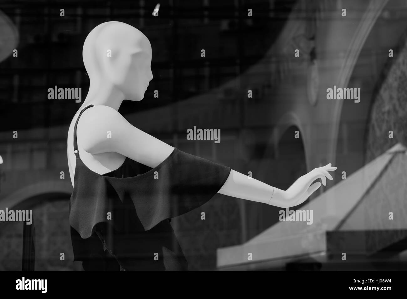 mannequins in a store window Stock Photo Alamy