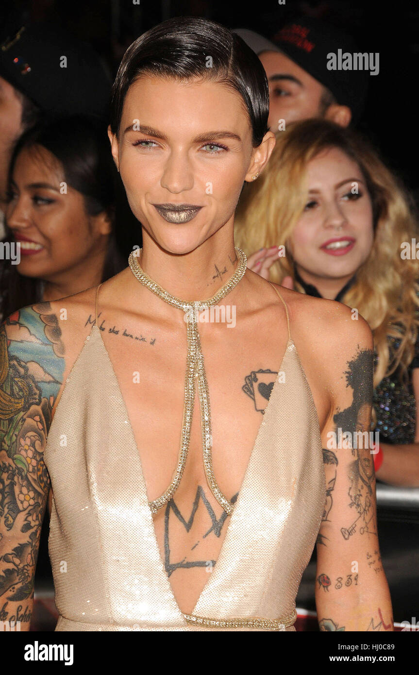 Hollywood Actress Nude Pics