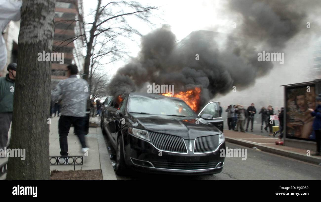 Washington, USA. 20th Jan, 2017. A limousine burns in downtown Washington following the inauguration of President Donald Trump in Washington, D.C. Washington and the entire world have watched the transfer of the United States presidency from Barack Obama to Donald Trump, the 45th president. Credit: PixelPro/Alamy Live News Stock Photo