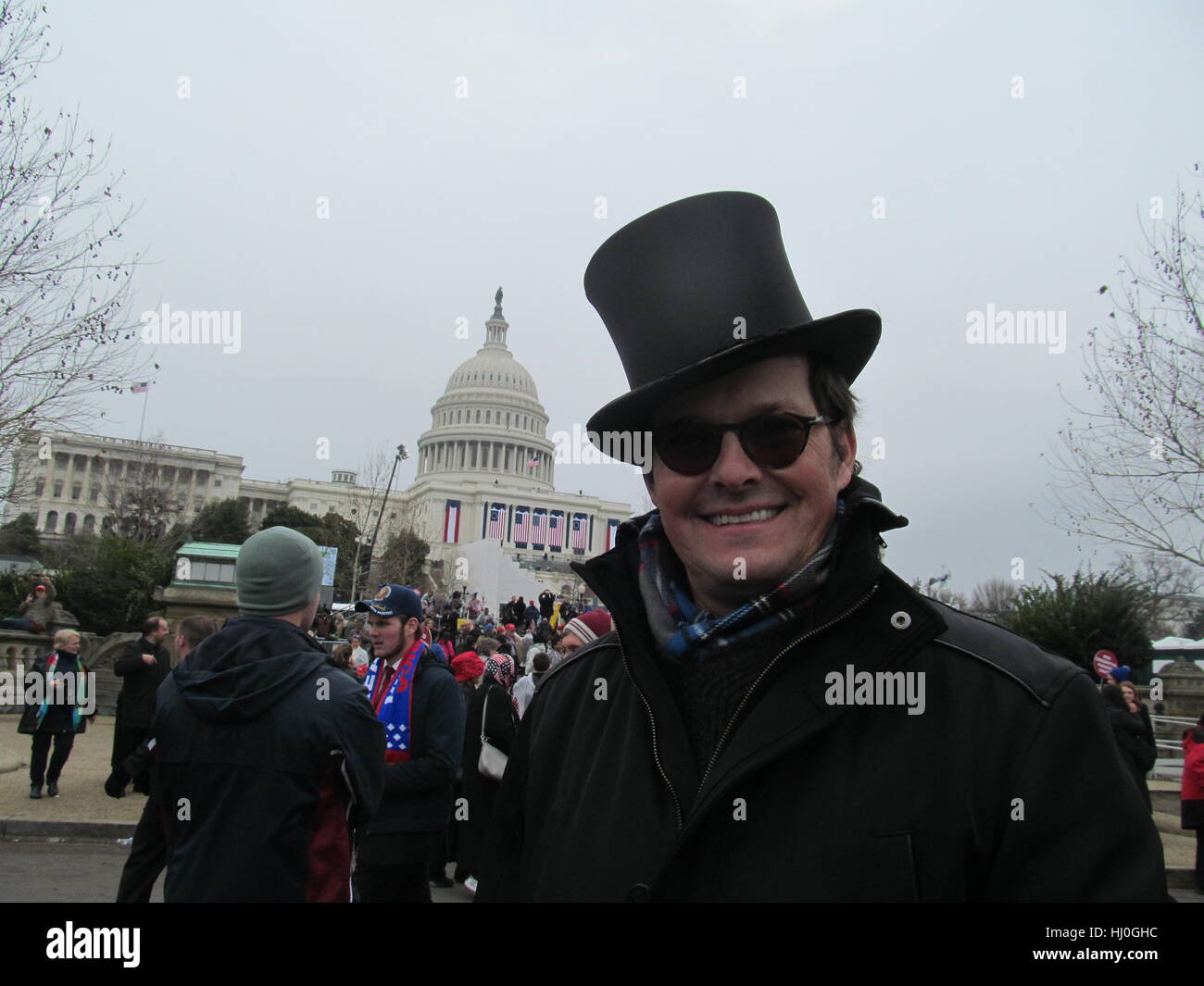 Erik Laykin, trump supporter, is seen on 20 January 2017 in Washington, USA, with a collapsible top hat, a beaver-fur Chestergate from 1880. Hundreds of thousands of Americans gathered to watch an unlikely political figure - former reality TV star Donald Trump - become the 45th president of the United States. Photo: Frank Fuhrig/dpa Stock Photo