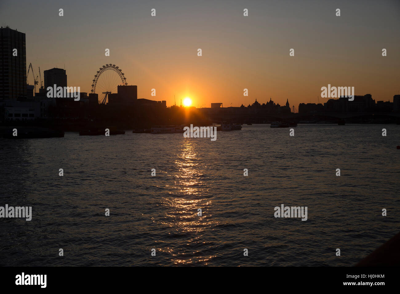 London, UK. 21st Jan, 2017. Sunset over the River Thames in London Credit: Keith Larby/Alamy Live News Stock Photo