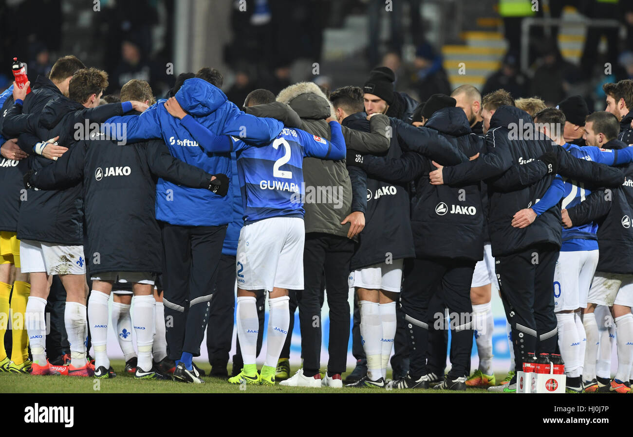 Darmstadt, Germany. 21st Jan, 2017. Darmstadt's players, coach, and attendants stand on the field after the German Bundesliga soccer match between SV Darmstadt 98 and Borussia Moenchengladbach in the Jonathan-Heimes-Stadion am Boellenfalltor in Darmstadt, Germany, 21 January 2017.(EMBARGO CONDITIONS - ATTENTION - Due to the accreditation guidelines, the DFL only permits the publication and utilisation of up to 15 pictures per match on the internet and in online media during the match) Photo: Arne Dedert/dpa/Alamy Live News Stock Photo