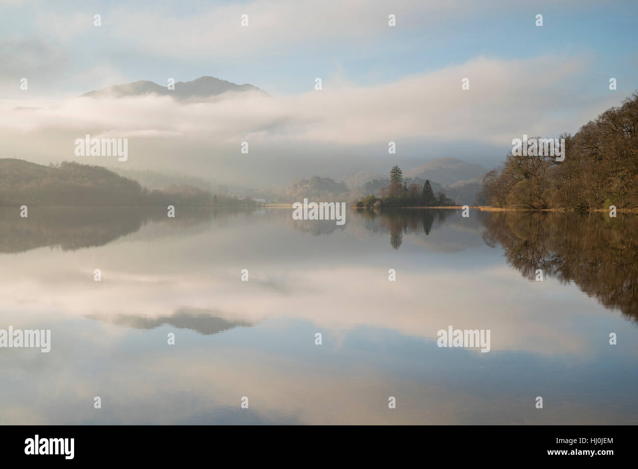 Stirlingshire, Scotland, UK. 21st January, 2017. Loch Achray in Loch Lomond and The Trossachs National Park, Scotland UK, Saturday 21st January 2017 UK weather: High pressure brings misty conditions to Loch Achray with Ben Venue mountain emerging from the clouds. Credit: Aidan Maccormick/Alamy Live News. Stock Photo