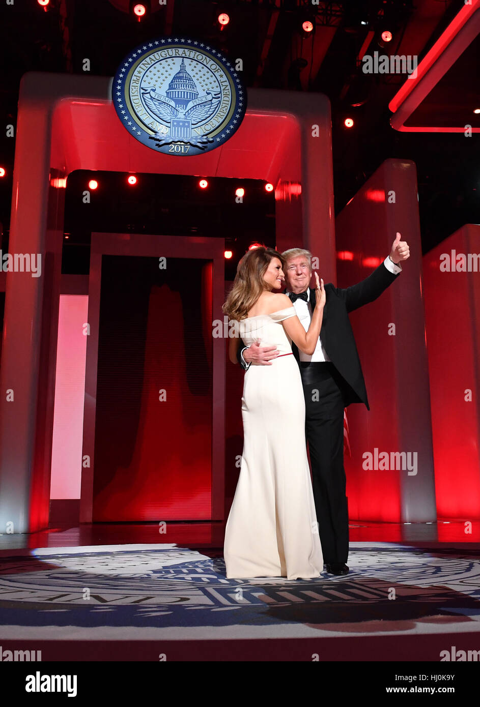 bucraft Donald Trump /& First Lady Melania Arrive at Liberty Ball 8X10 Photo ZY-754