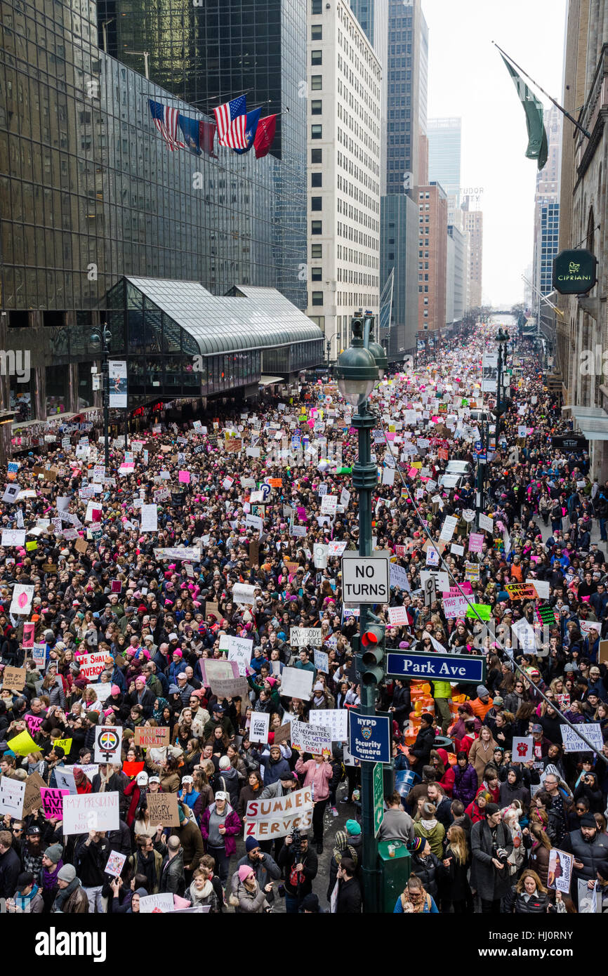 New York, NY, USA. 21st January 2017. Women's March on NYC.  A crowd of protesters extends down 42nd St along the march route. Credit: Matthew Cherchio/Alamy Live News Stock Photo