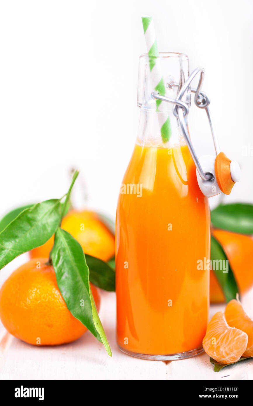 mandarin juice with fresh mandarins Stock Photo Alamy