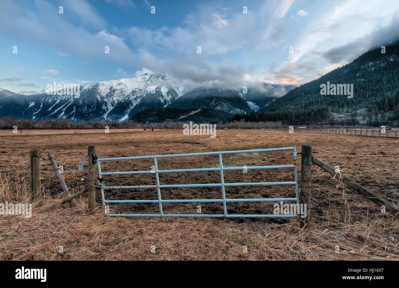 Gate post hill farm hi-res stock photography and images - Alamy