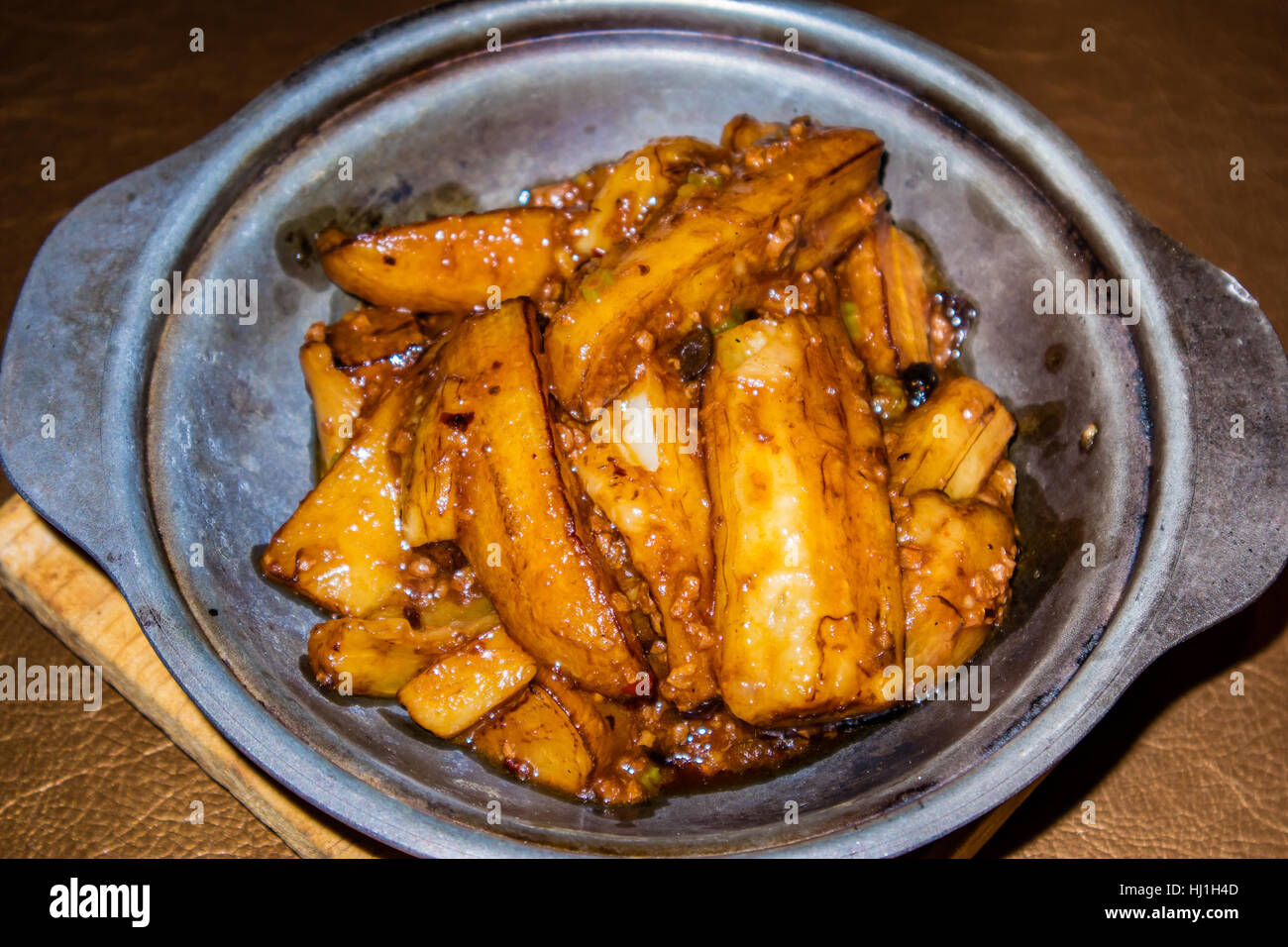 Vegetarian Chinese Eggplant Mushrooms garlic sizzler Stock Photo Alamy