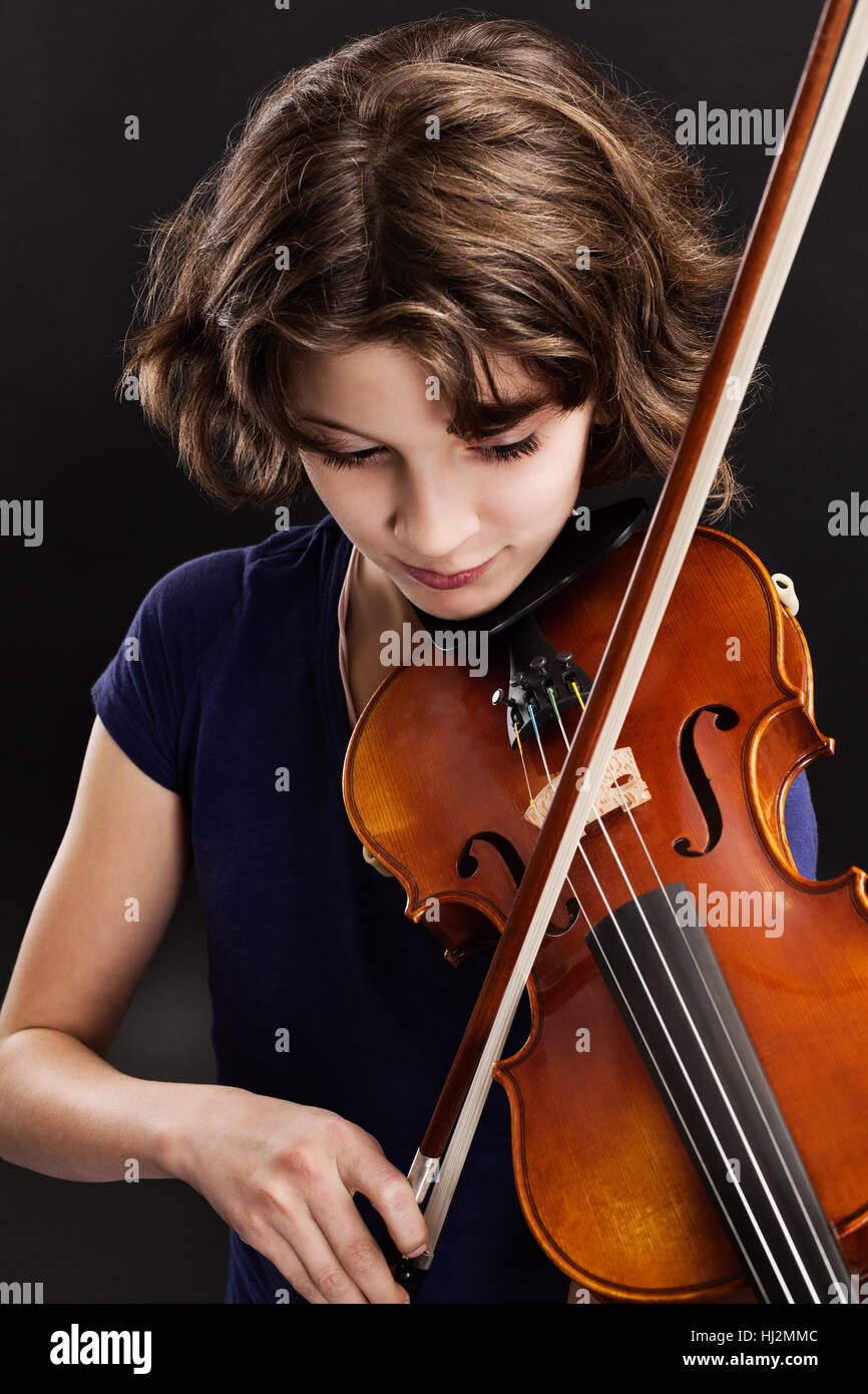 Photo of a young girl playing the violin Stock Photo - Alamy