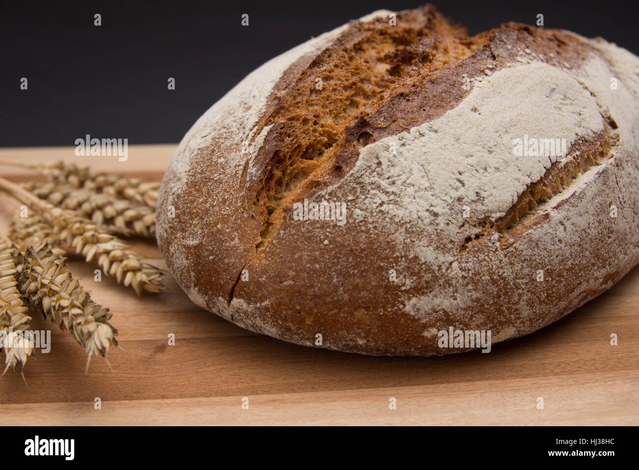 Хлеб с семенами чиа. Печёный. Хлеб резаный. Landbrot. Brot mit.