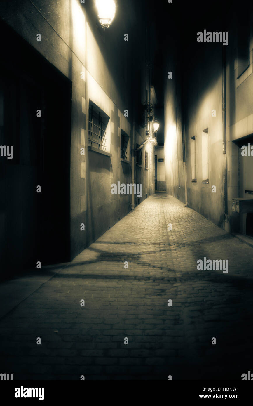 Dark Alleyway At Night High Resolution Stock Photography And Images Alamy