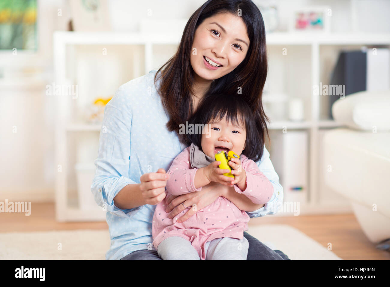 Японская мать и дочка. Япония мама. Дочь маленькая японка с мамой. Покажи как выглядит мама японы. Japanese daugh.