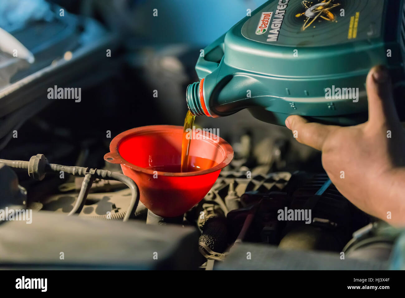 Changing the oil in a car engine Stock Photo Alamy