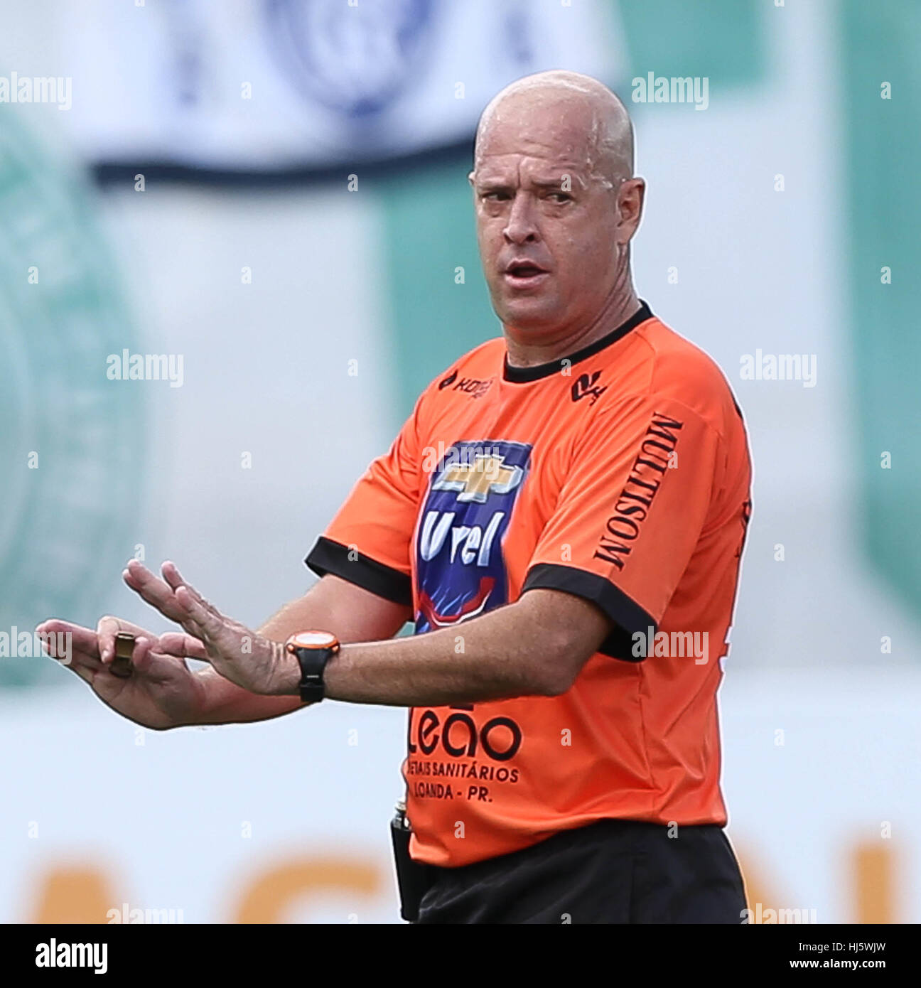 Chapec, Brazil. 21st January, 2017. The referee Eber Roberto Lopes, the match between the teams of SE Palmeiras and Chapecoense The F during friendly match at the Arena Condá. (Photo: Cesar Greco/Fotoarena) Credit: Foto Arena LTDA/Alamy Live News Stock Photo