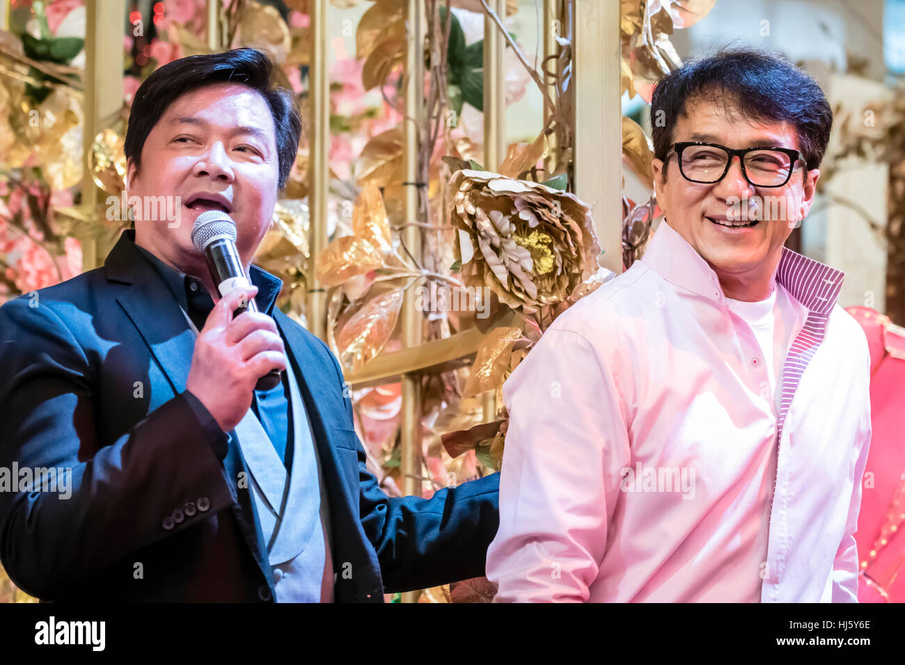 Kuala Lumpur, Malaysia. 21 Jan, 2017. Hong Kong director Stanley Tong with superstar actor Jackie Chan on their promotion tour for their upcoming new movie Kung Fu Yoga in Kuala Lumpur, opening in the Chinese New Year 2017. © Danny Chan/Alamy Live News. Stock Photo