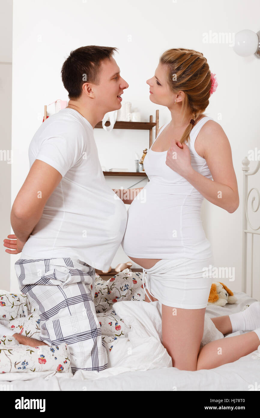 Фотосессия беременных с мужем в пижамах