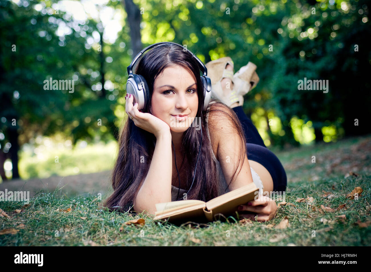 Cd плеер данилы багрова. Cd плеер брат. Плеер флешка apple ipod. Слушая плеер не заметила. Скарлетт йоханссон 2003 lost in.