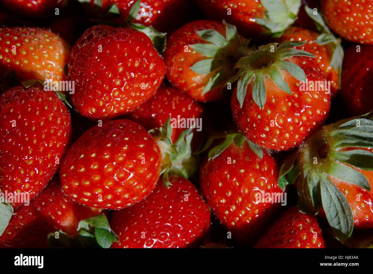 A pile of fresh strawberries Stock Photo - Alamy