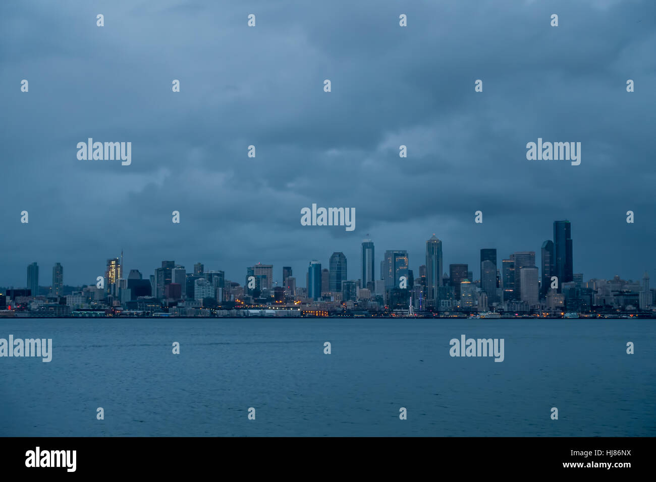 A view of the Seattle skyline at night Stock Photo - Alamy