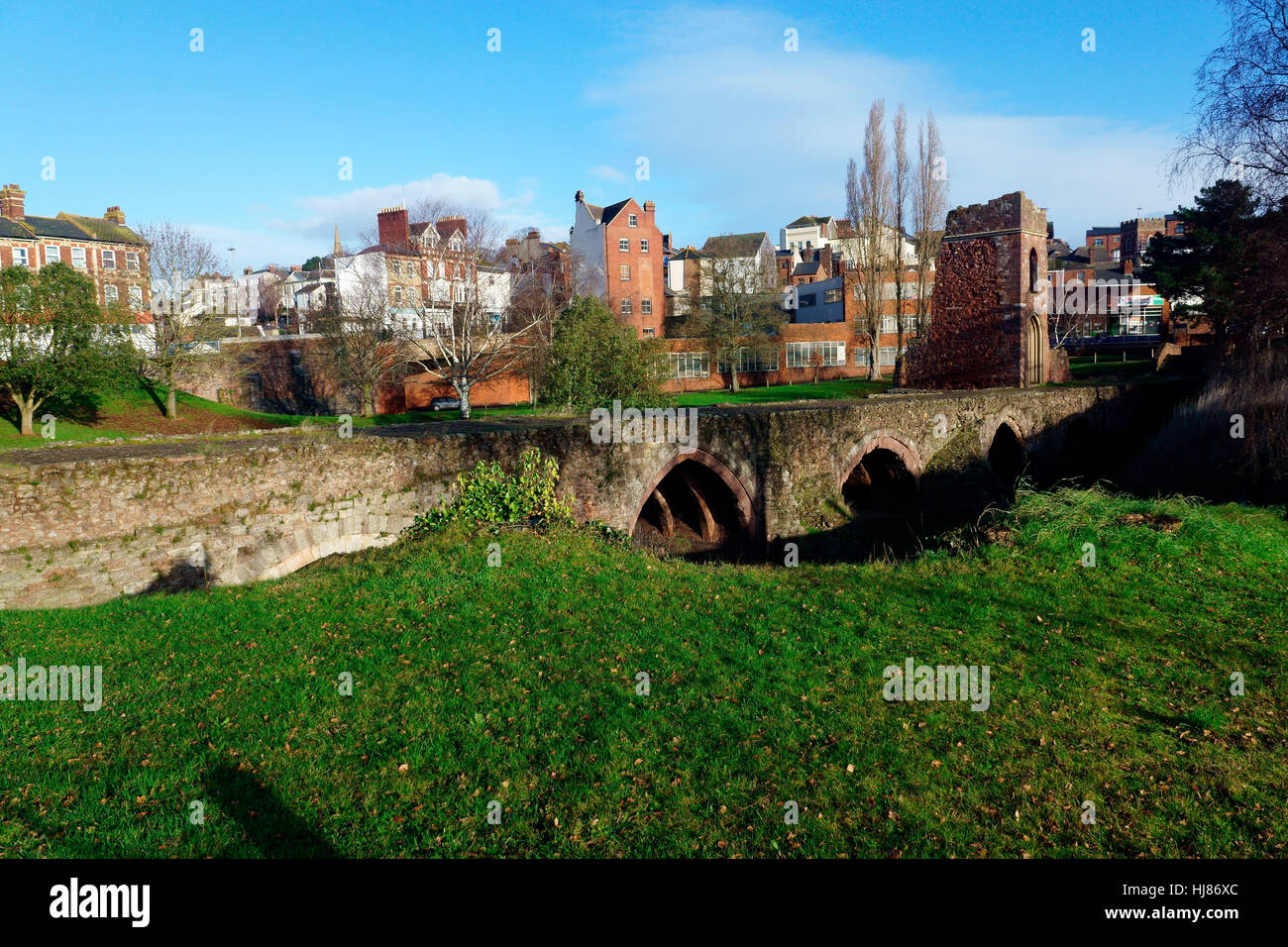 EXETER MEDIEVAL BRIDGE WEST SIDE SHOEING ARCHES AND ST EDMUNDS TOWER. Stock Photo