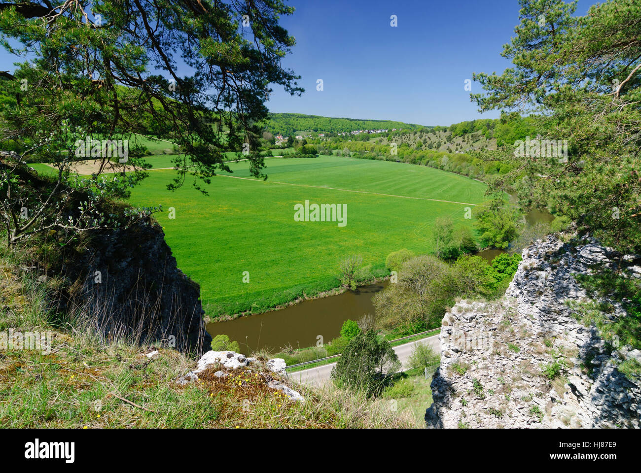 Solnhofen: Altmühl Valley with limestone rocks, Mittelfranken, Middle Franconia, Bayern, Bavaria, Germany Stock Photo