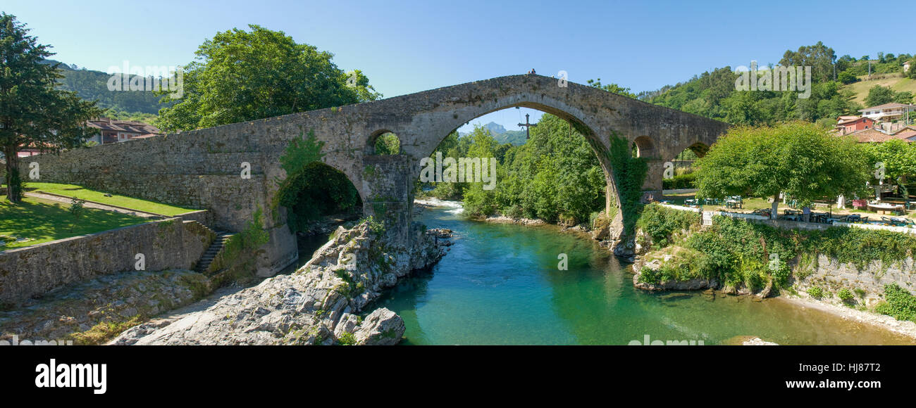 Roman bridge of Cangas de Onis Stock Photo Alamy