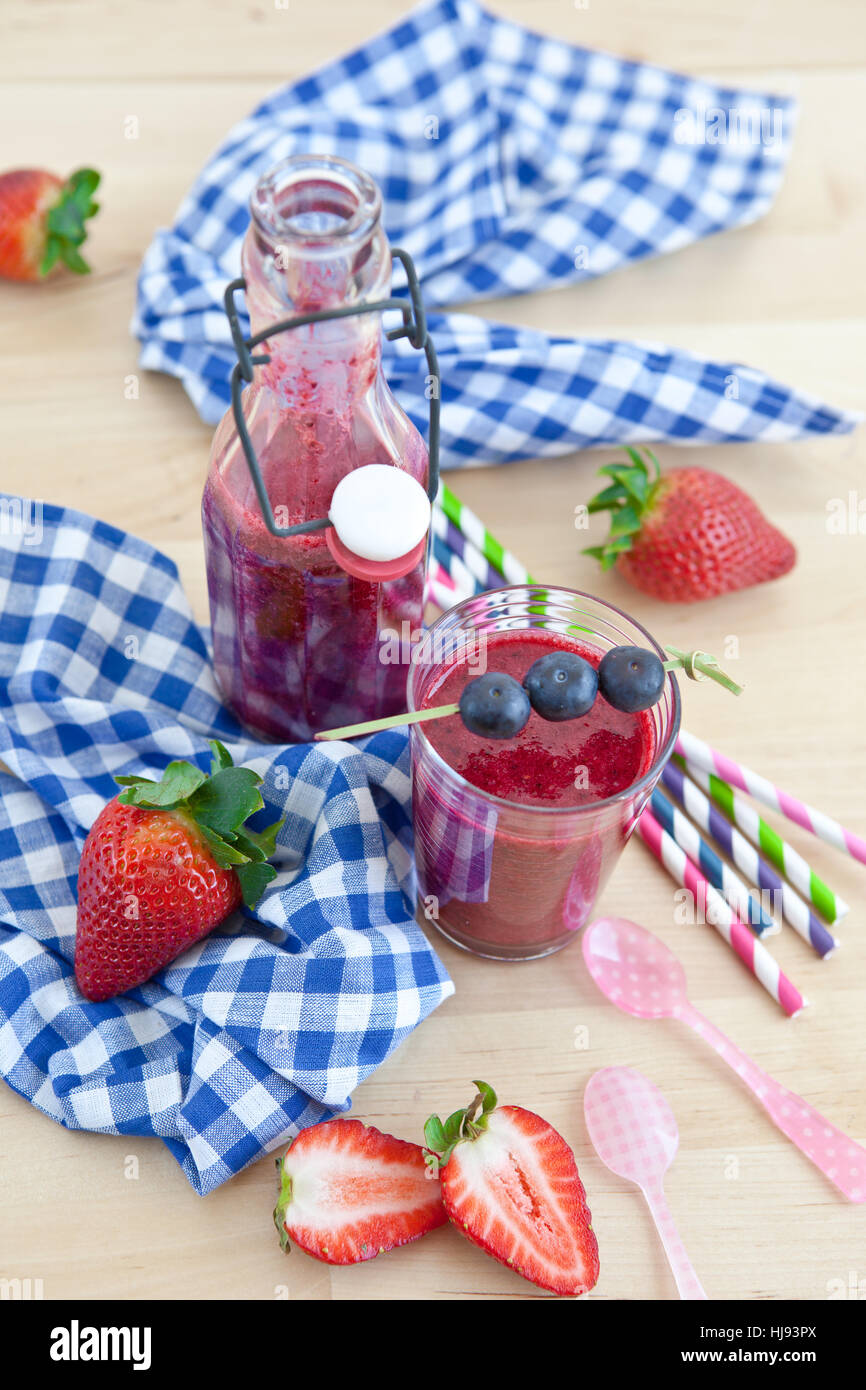 fruit, juice, strawberry, blueberry, smoothie, aerial perspective