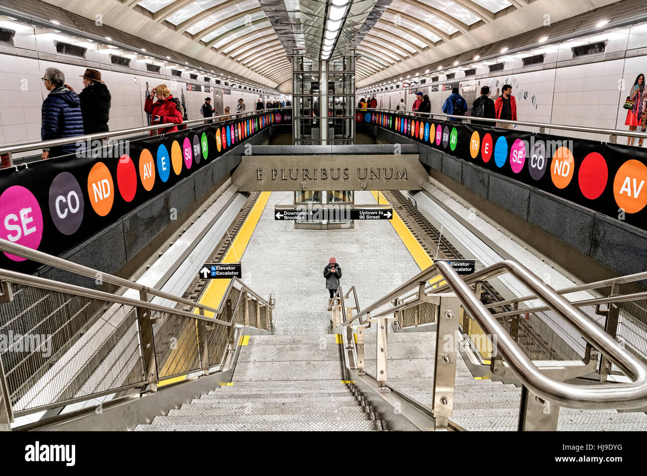 Manhattan, New York City, Second Avenue Subway Line, 72nd Street Station.  Looking Down the Stairwell from the Mid Level to the Train Platform.  Peopl Stock Photo