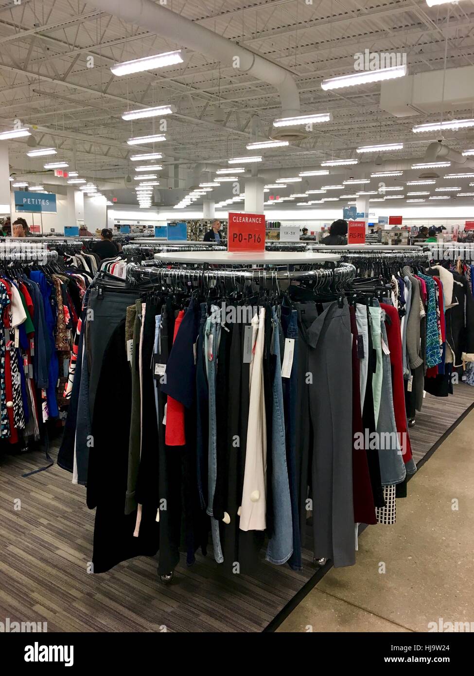 Nordstrom Rack Store Marquee Editorial Stock Photo - Image of bistro,  clothing: 107215768