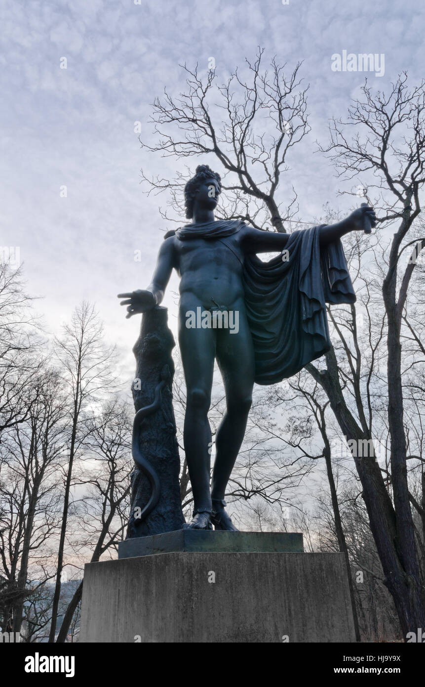 Statue the apoll hi-res stock photography and images - Alamy