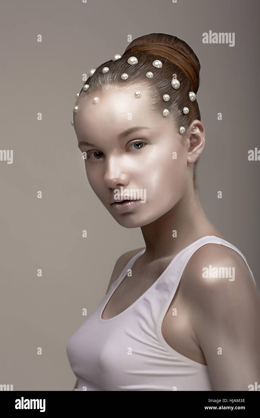 Female body art hi-res stock photography and images - Alamy
