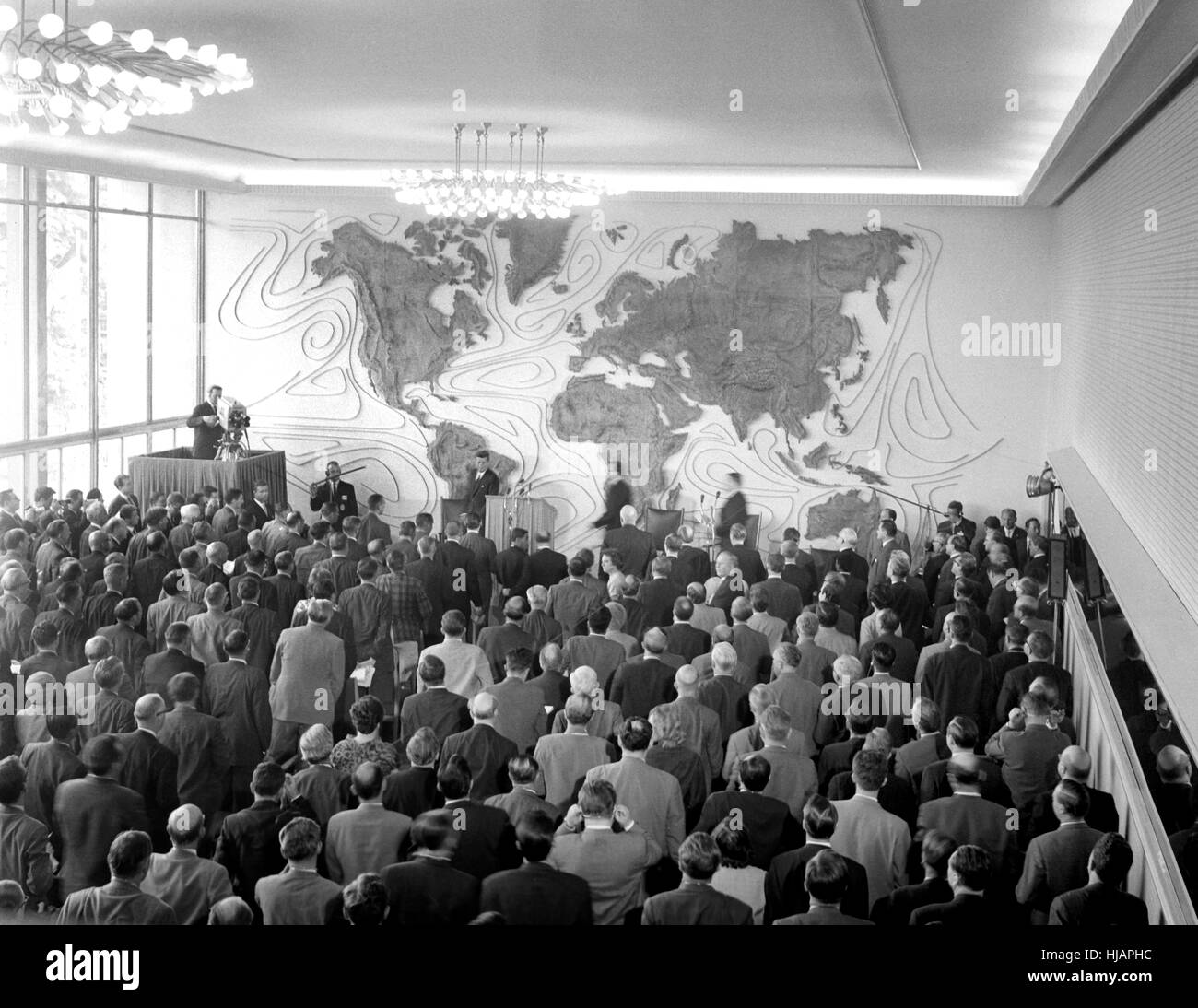 President John F. Kennedy (middle back) at a press conference at the world room of the Department of Foreign Affairs in Bonn on 24 June 1963. Stock Photo