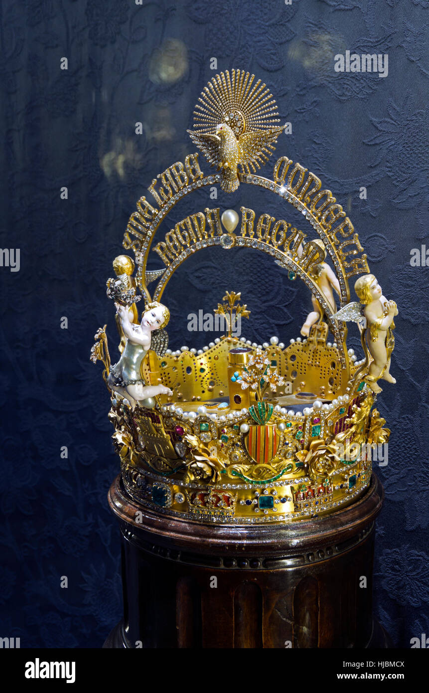 Spain's most valuable crown, Corona de la Vigen de los Reyes by Manuel del la Torres with valuable stones and world's largest pearl (torso of an angel Stock Photo