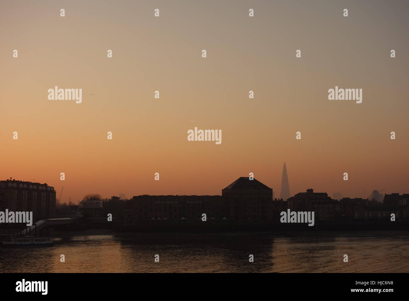 Canary wharf silhouette sunset hi-res stock photography and images - Alamy