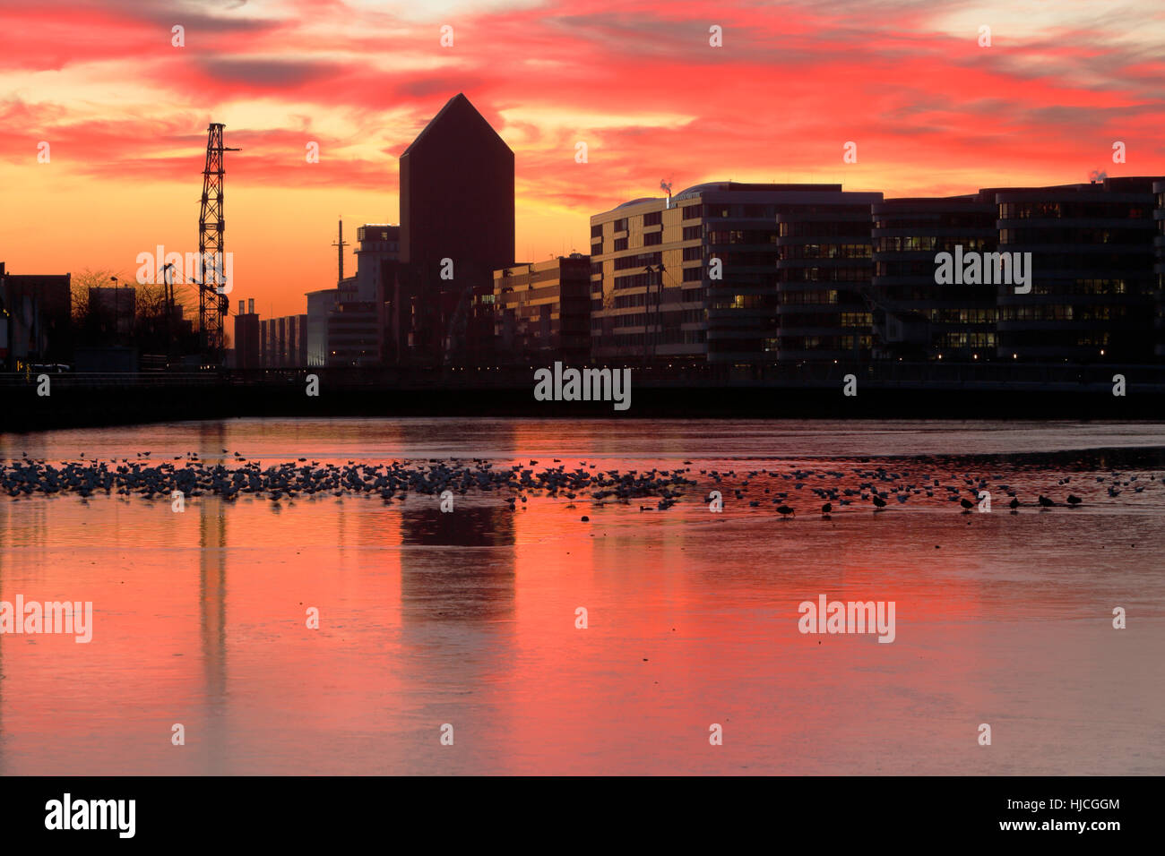 Landesarchiv NRW und historischer Speicher mit Archivturm im Dienstleistungspark Duisburg-Innenhafen am Abend, Duisburg, Ruhrgebiet, Nordrhein-Westfal Stock Photo