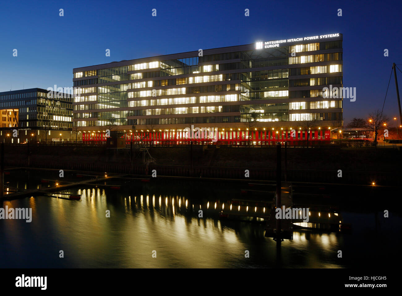 Buerogebaeude der Mitsubishi Hitachi Power Systems Europe im Dienstleistungspark Duisburg-Innenhafen am Abend, Duisburg, Ruhrgebiet, Nordrhein-Westfal Stock Photo