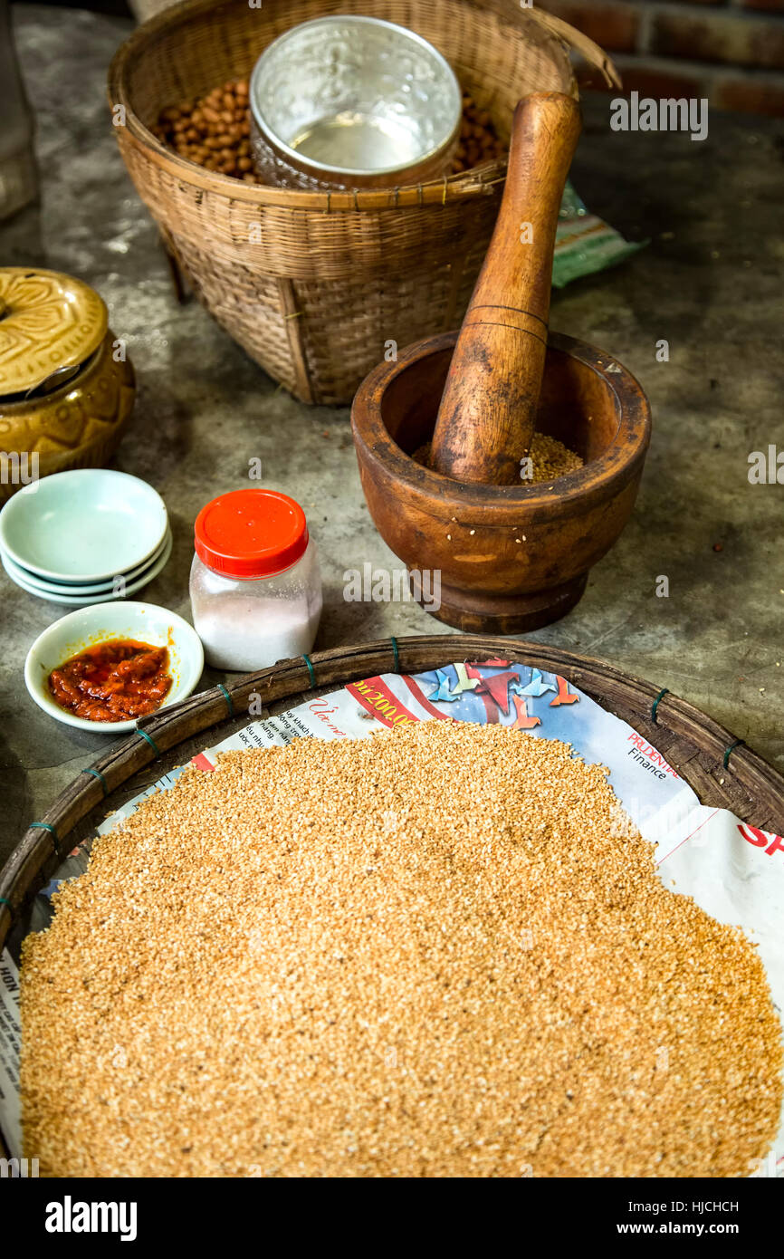 Crushed grain and pestle, Miss Vy's Cooking Academy, Market Restaurant, Hoi An, Vietnam Stock Photo