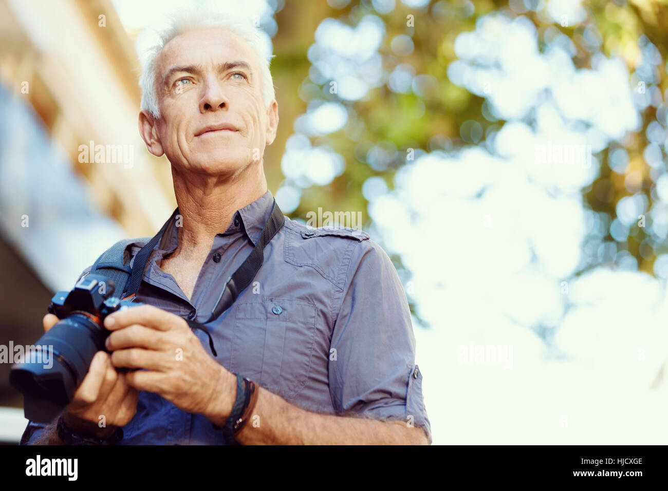 Senior tourist with camera hi-res stock photography and images - Alamy