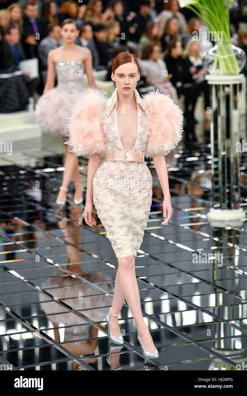 Chanel haute couture hi-res stock photography and images - Page 2 - Alamy
