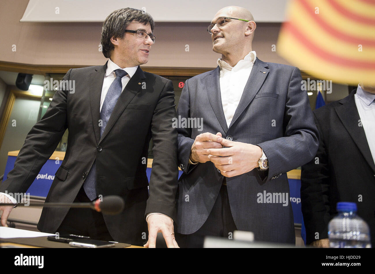 Brussels, Belgium. 24th Jan, 2017. Carles Puigdemont President of the Catalan government (L) and Raul Romeva Catlan minister of Foreign Affairs and Transparency take part in the conference on The Catalan Independence Referendum at European Parliament headquarters in Brussels, Belgium on 24.01.2017 by Wiktor Dabkowski | usage worldwide Credit: dpa/Alamy Live News Stock Photo