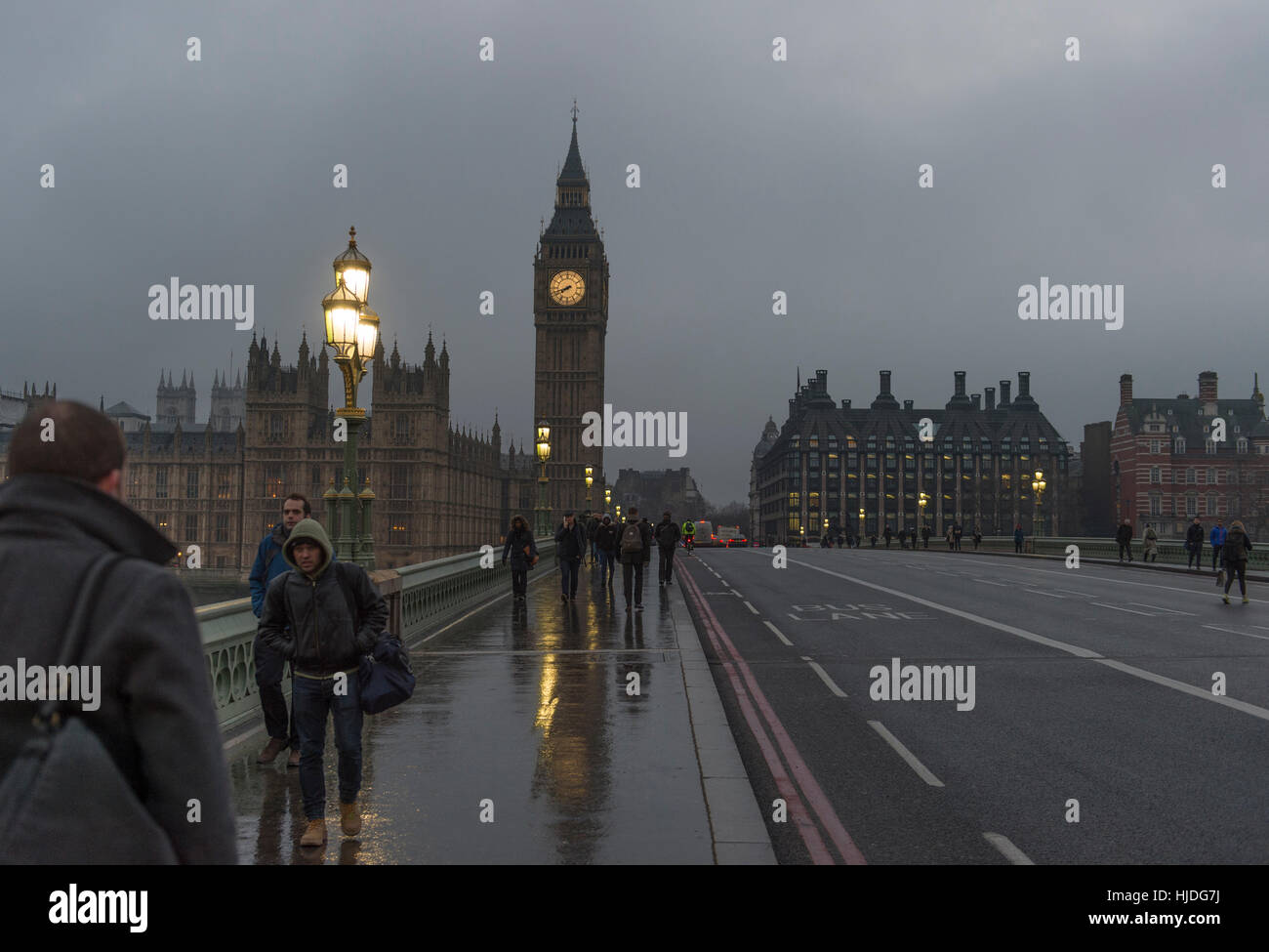 Westminster Bridge, London, UK. 25th Jan, 2017. Weather. Patchy fog at ...