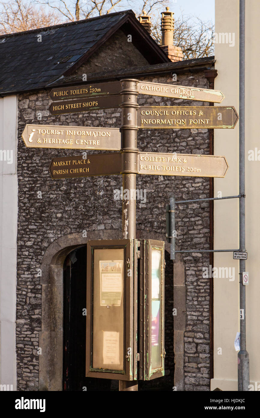 Shepton Mallet Postcode Shepton Mallet High Street finger post Stock Photo - Alamy