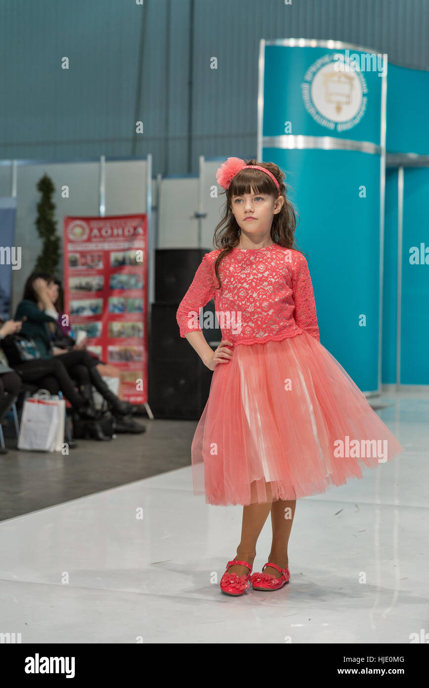 Child Girl Model Catwalk Hi res Stock Photography And Images Alamy child-girl-model-catwalk-hi-res-stock-photography-and-images-alamy