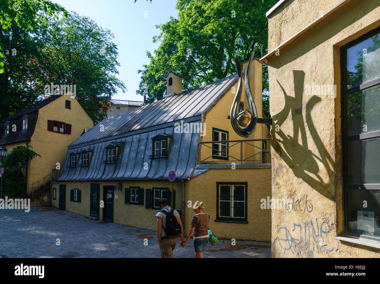 München, Munich: historic inns in the alley An der Kreppe in Haidhausen, Oberbayern, Upper Bavaria, Bayern, Bavaria, Germany Stock Photo