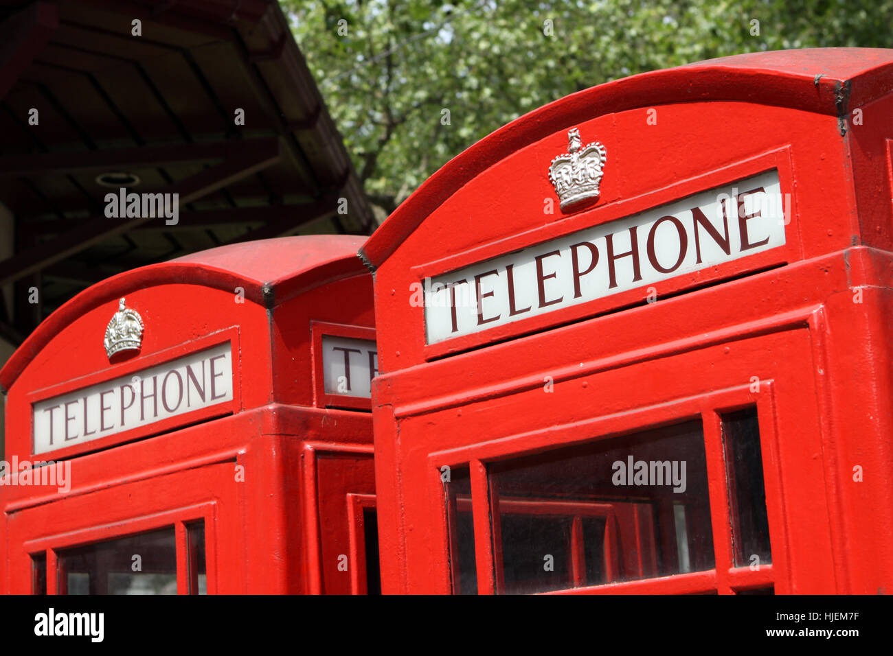 telephone box, phonebooth, telephone kiosk, telephone booth, telephone
